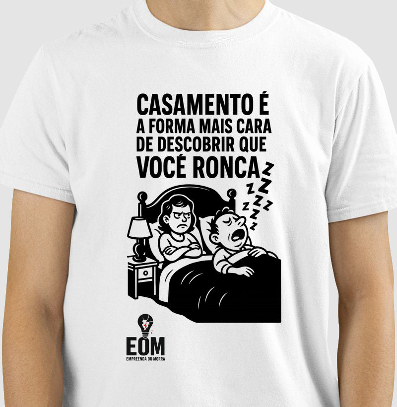 Casamento é a forma mais cara de descobrir que você ronca — Camiseta (EoM)