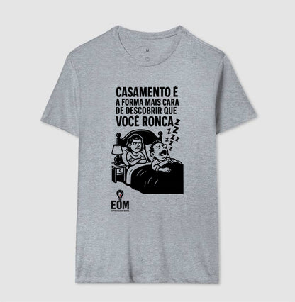Casamento é a forma mais cara de descobrir que você ronca — Camiseta (EoM)